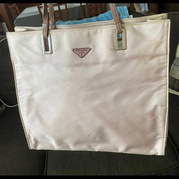 Prada purse - Picture 2 of 8